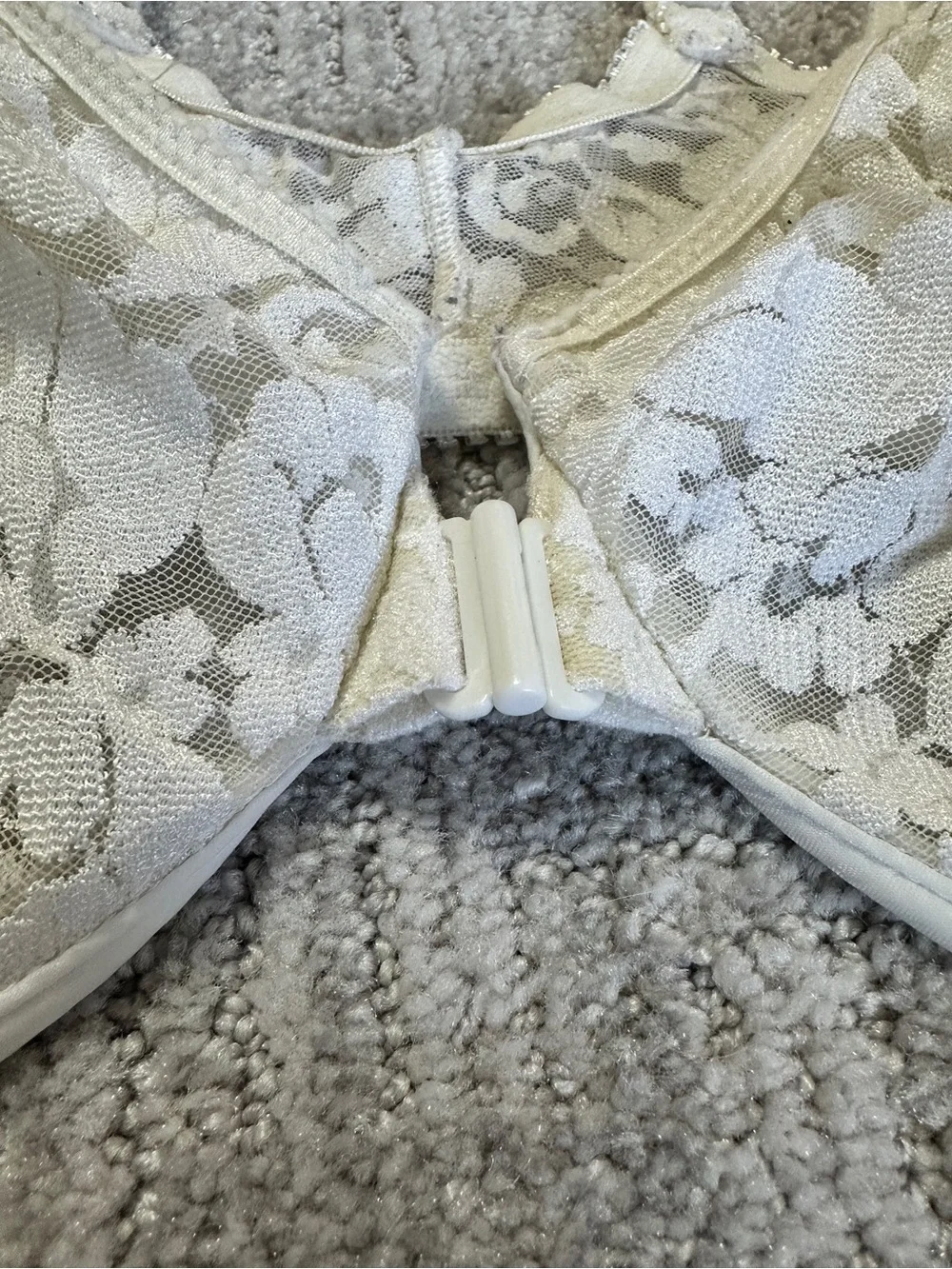 Victoria’s Secret Cream Lace Underwire Bra | Front Closure | 38DD - Picture 5 of 7